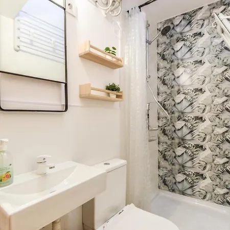 Apartamento Plaza De Lavapies Con Patio Apartment *