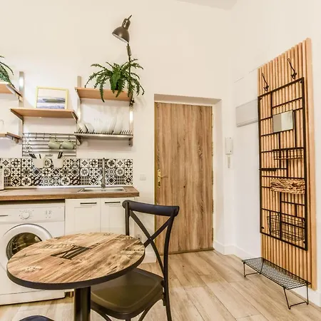 Apartamento Plaza De Lavapies Con Patio * Madrid