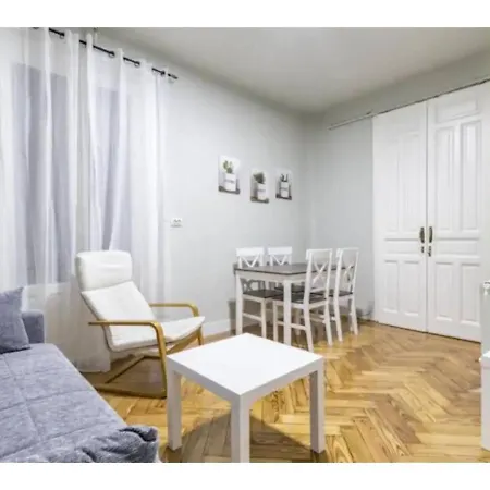 Silencioso Apartamento En Bailen-la Latina