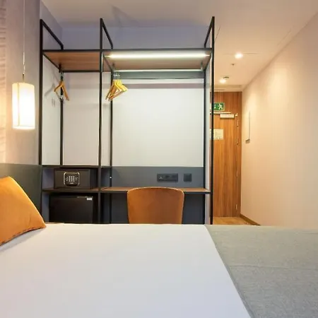 Hotel Dwo Yuste Alcala 3*