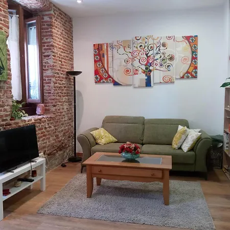 Lavapies Al Lado Del Rastro Apartment *