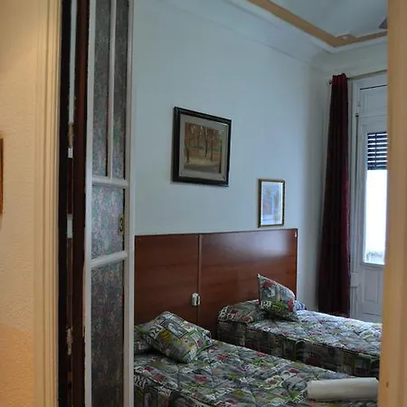 Guest house Helena 2*