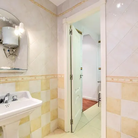 Apartment Apartamento Espacioso En La Plaza De Lavapies Madrid