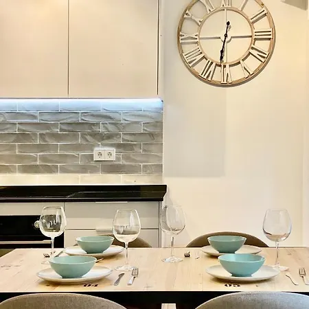 Charming Latina Village - En Pleno Centro Madrid