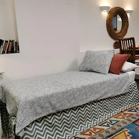 Loft In Beautiful 19th Century House Apartament Madryt