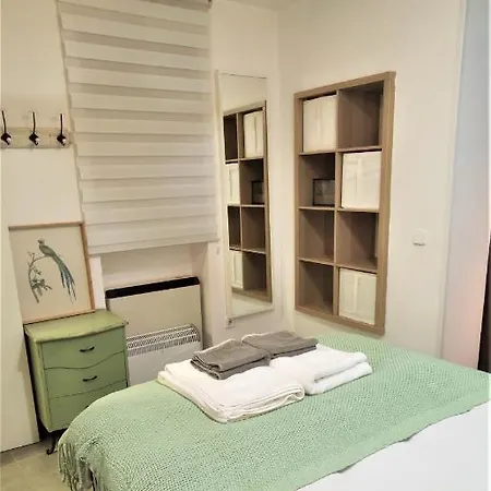 Apartamento Precioso Piso Para Parejas En Calle Calvario - Lavapiés *