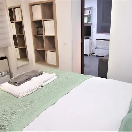 Apartamento Precioso Piso Para Parejas En Calle Calvario - Lavapiés *