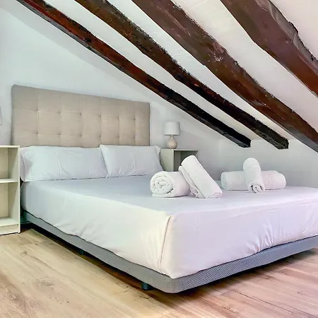 Charming Malasaña Attic Apartamento
