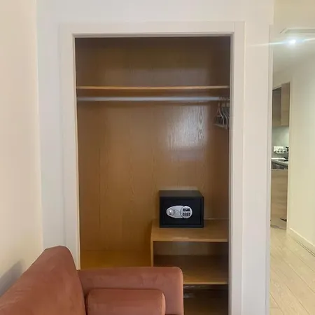 Luxury Retiro Park & Prado Museum Apartment *