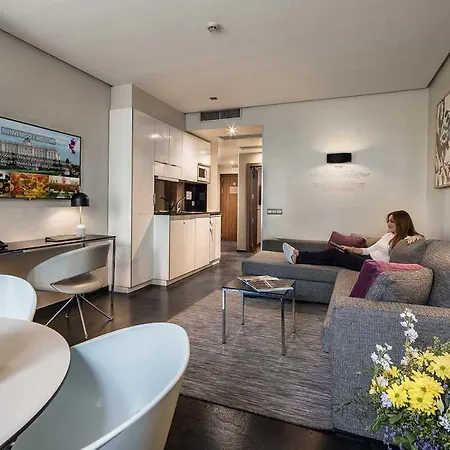 Apartmanhotel Apartosuites Jardines De Sabatini Madrid