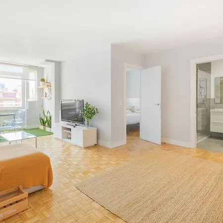 Minty - Bright Chamberi Apartment