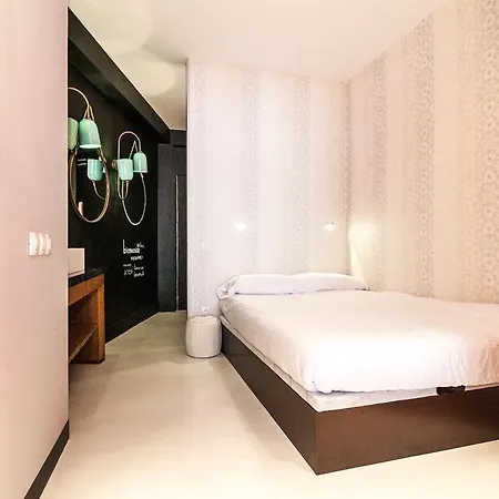 Chic Chueca- Calle Farmacia * Madrid