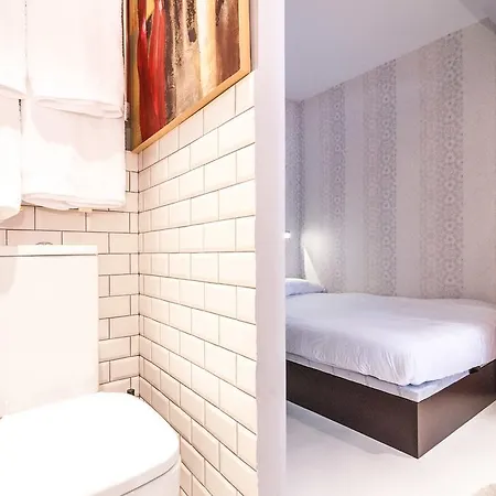 Chic Chueca- Calle Farmacia Madrid