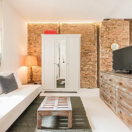 Chic Chueca Calle Regueros Madrid