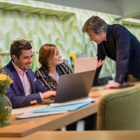 Apartosuites Jardines De Sabatini 3* Madrid