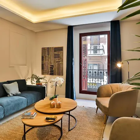 Gran Via. Salud. Puerta Del Sol. Callao. Apartment