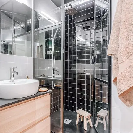 Makere- 1 Bedroom In Almagro Apartment *