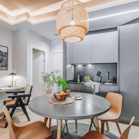 Makere- 1 Bedroom In Almagro Madrid