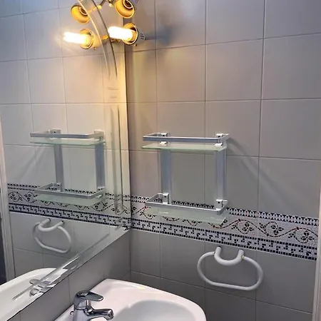 Gran Via Valverde & Parking Bed & Breakfast