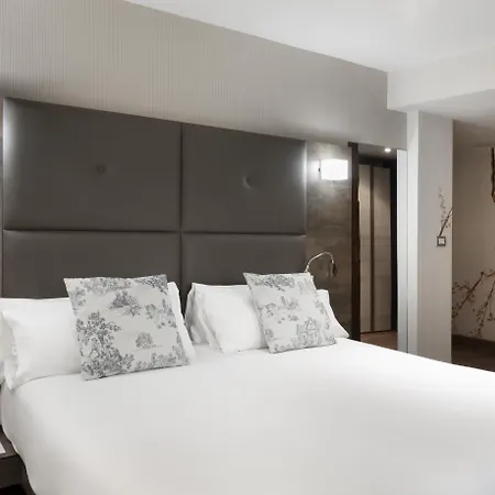 Hotel Petit Palace Posada Del Peine 4*