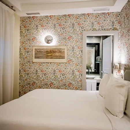 Meninas - Boutique Opera 4*