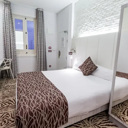 Hotel Petit Palace Lealtad Plaza