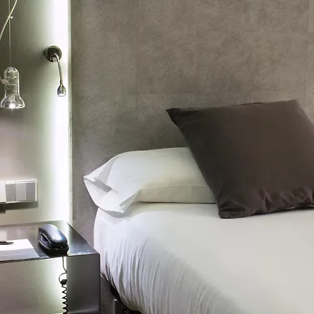 Hotell Zenit Conde De Orgaz 4*