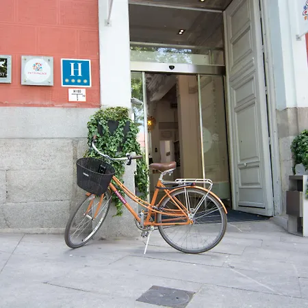 Petit Palace Santa Bárbara Hotel 4*