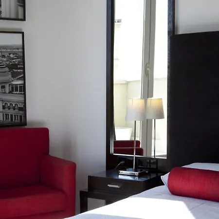 Hotel Quatro Puerta Del Sol 4*
