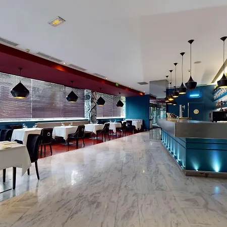 Hotell Radisson Red Madrid