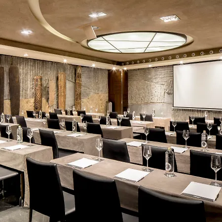 Hotel Urban, A Small Luxury Of The World Madryt