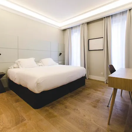 One Shot Recoletos Hotel 4*