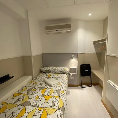 Hostel Far Gran Via *