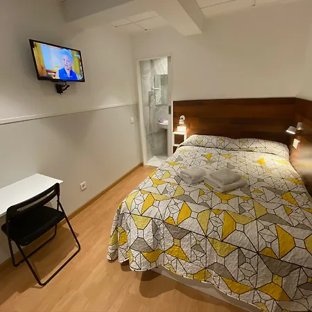 Far Gran Via Hostel *
