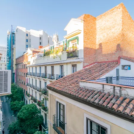 Far Gran Vía Hostal
