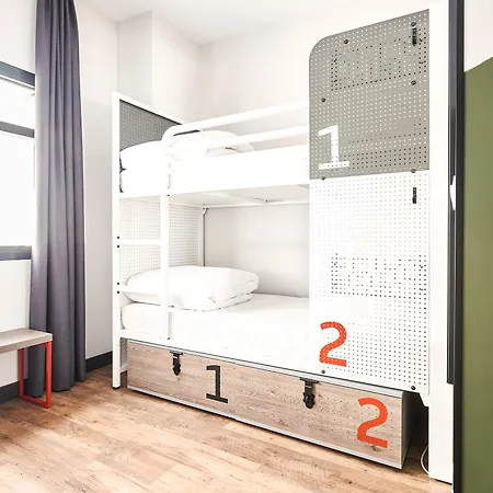 Generator Hotel