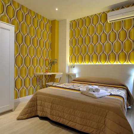 Far Plaza Mayor Hostal