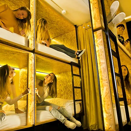 Bastardo Hostal *