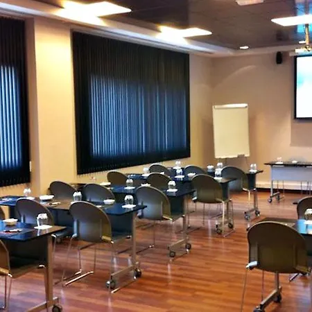 Tach Airport Hotell 4*