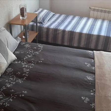 Habitacion, Muy Amplia Y Luminosa, Muy Cerca Del Centro A 15 Min En El Metro A Sol Y Gran Via Homestay