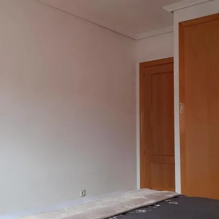 Homestay Habitacion, Muy Amplia Y Luminosa, Muy Cerca Del Centro A 15 Min En El Metro A Sol Y Gran Via *