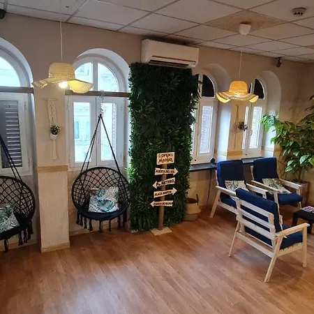 Gran Via Hostel *