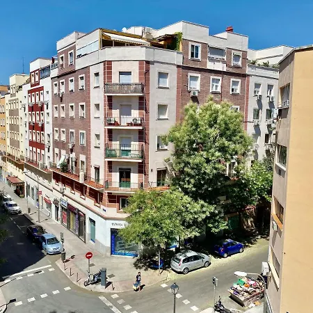 Blasco De Garay - Apartamento De 2 Dormitorios *