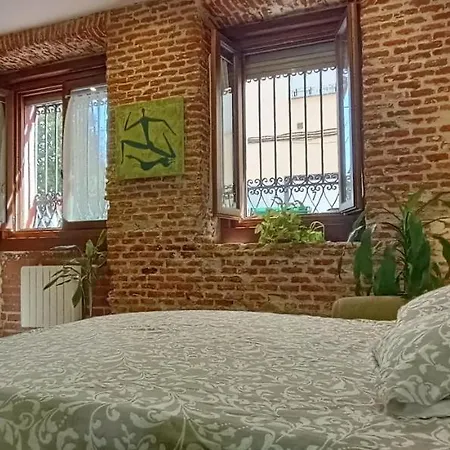 Lavapies Al Lado Del Rastro *