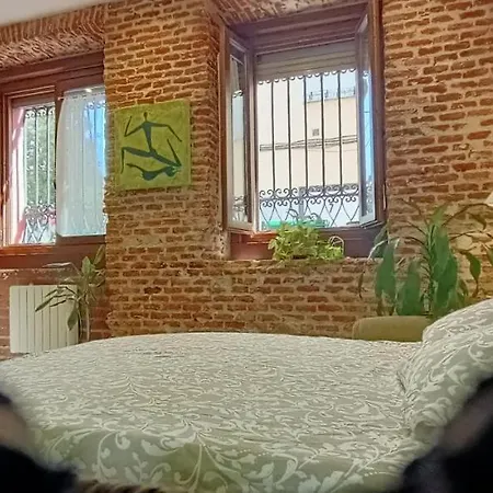Lavapies Al Lado Del Rastro *
