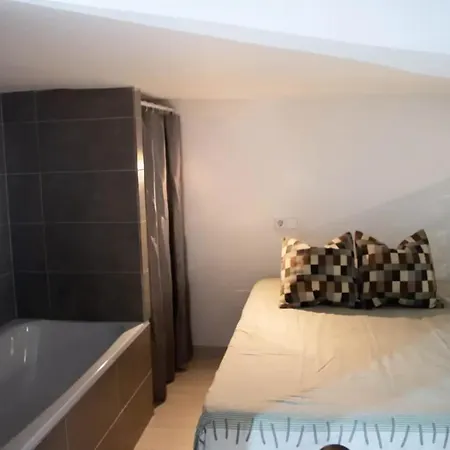 Estudio Cerca De Anton Martin 4pax * Madrid