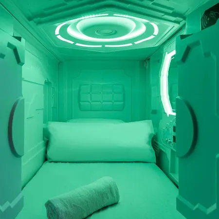 Kapselhotel Art Seven Capsules 2*