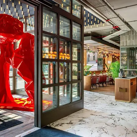 Radisson Red 4*