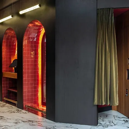 Radisson Red