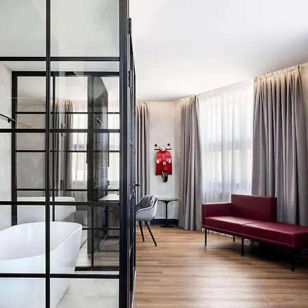 מלון Radisson Red